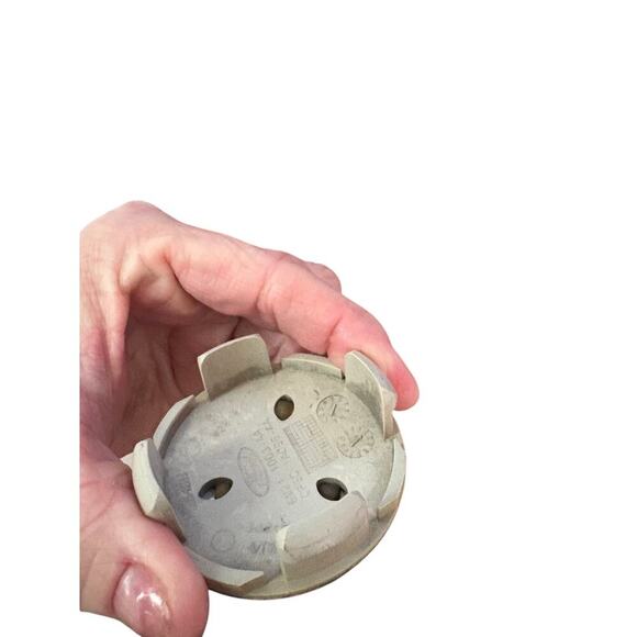 Ford Fusion Center Cap - Picture 3 of 6